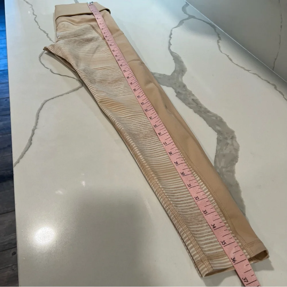 Offline by Aerie women's The‎ Hugger Foldover legging high rise small beige NWOT - Picture 15 of 15